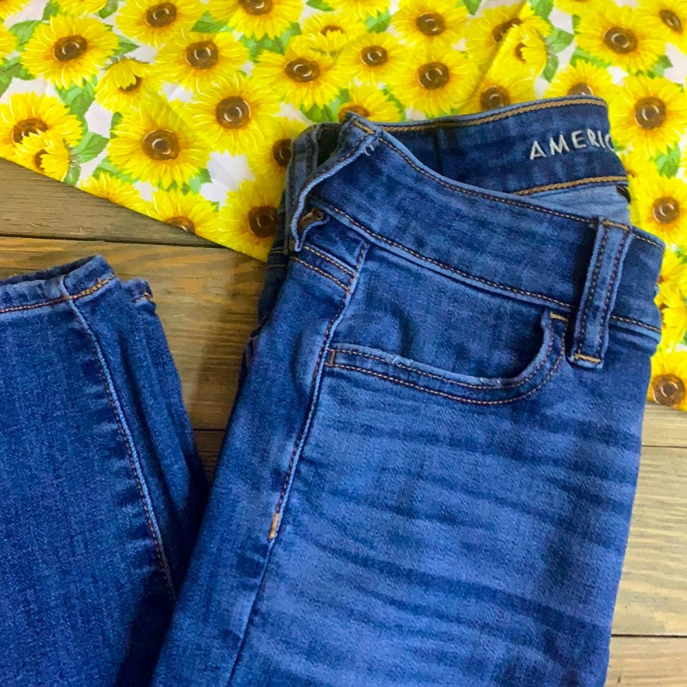American Eagle “hi-rise jegging crop”
